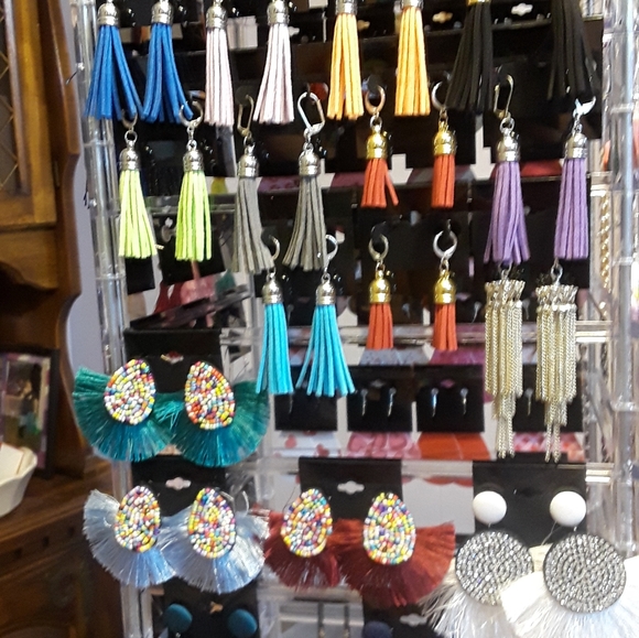 Earrings - Picture 6 of 8